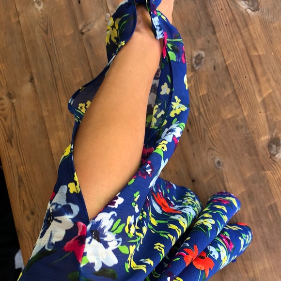 Cute sheer top with cut out arms - Picture 3 of 3